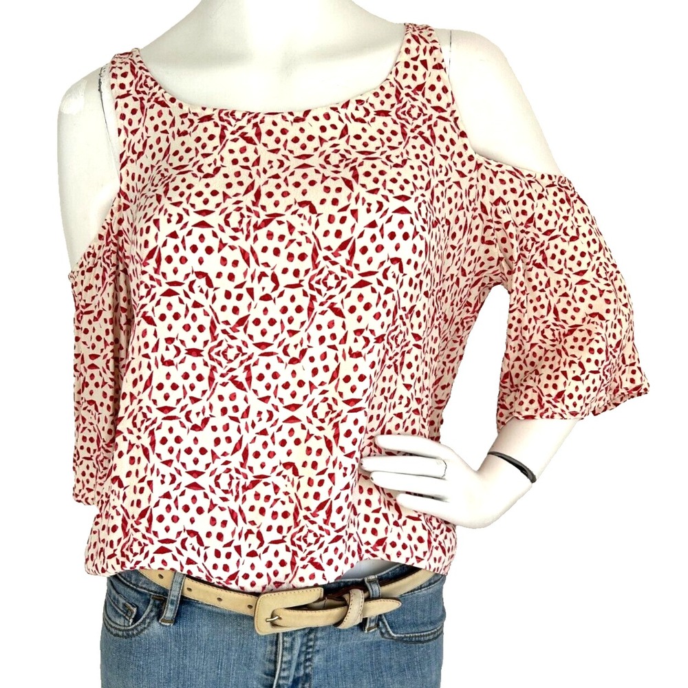 Cupcakes and Cashmere Top Pullover Cold Shoulder Geometric Print Red Size Small